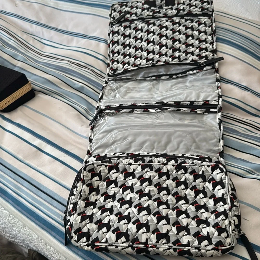 Vera Bradley quilted toiletry bag with little black Scotties. Excel cond. - Picture 1 of 4